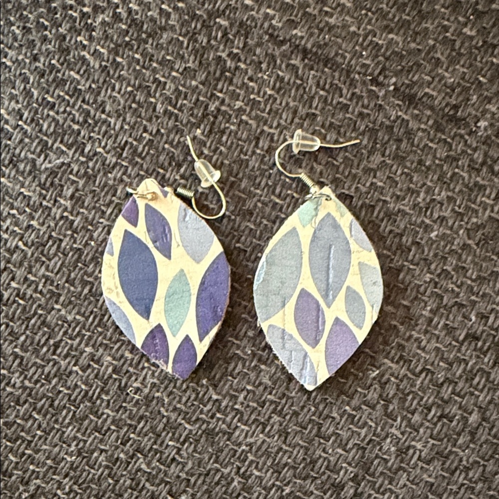 Leaf Pattern Dangle Earrings